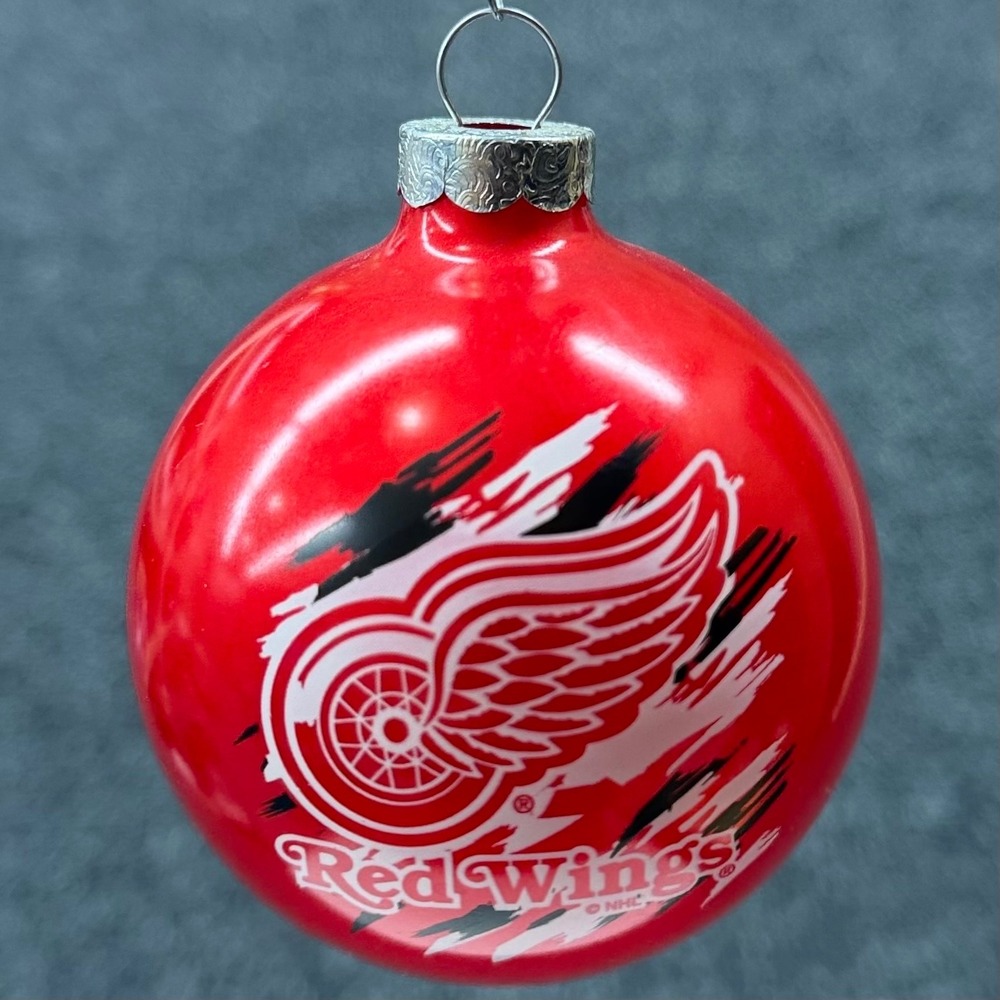 Vtg Detroit Red Wings Hockey Glass Ball Christmas Ornament‎ Red White Black Logo